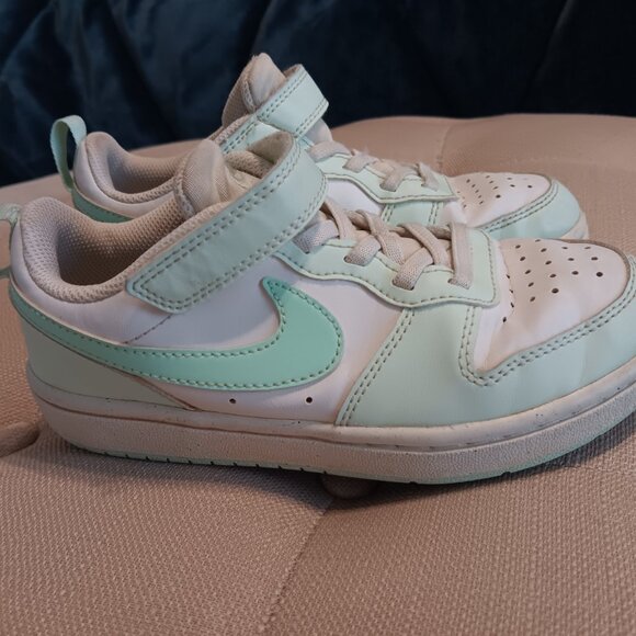 Kids Nike Court Borough Size 13.5 Mint - Picture 5 of 6